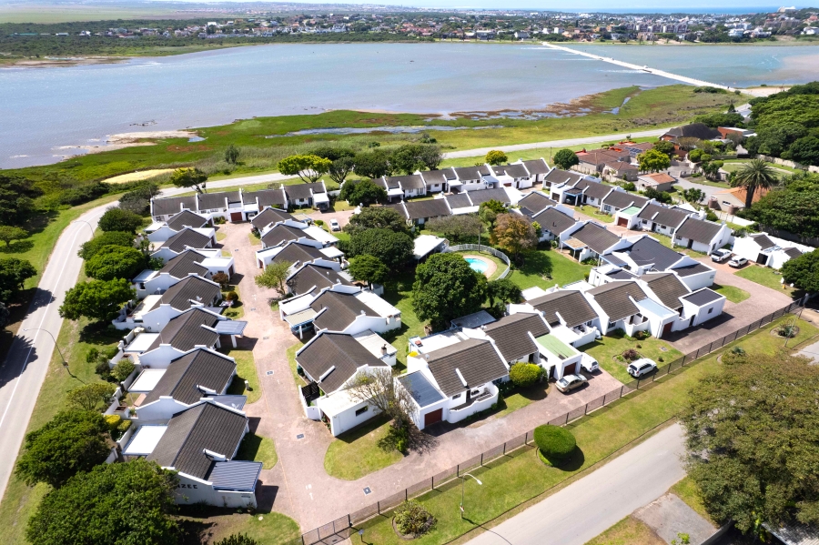 2 Bedroom Property for Sale in Paradise Beach Eastern Cape